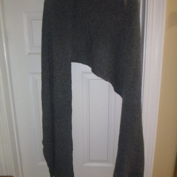 H&M Accessories - Women's Large 85" x 18" Gray Scarf / Wrap H&M Accessories - Women's Large 85" x 18" Gray Scarf / Wrap